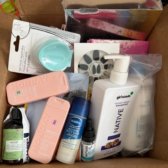 Random Beauty Bundle - Picture 3 of 3
